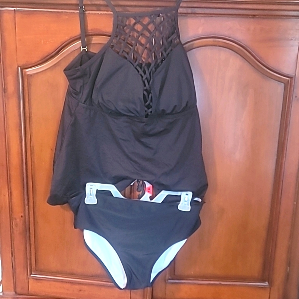 Womans Cute 2 piece bathing suit..